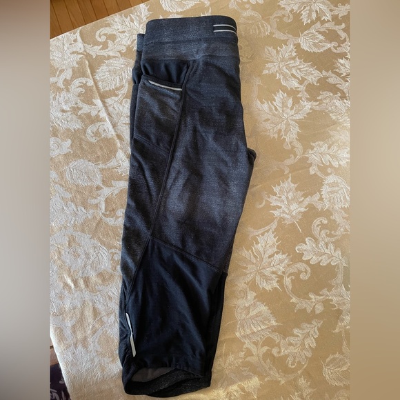 Athleta Cropped Capri Reflective Leggings SIZE S - Picture 2 of 12